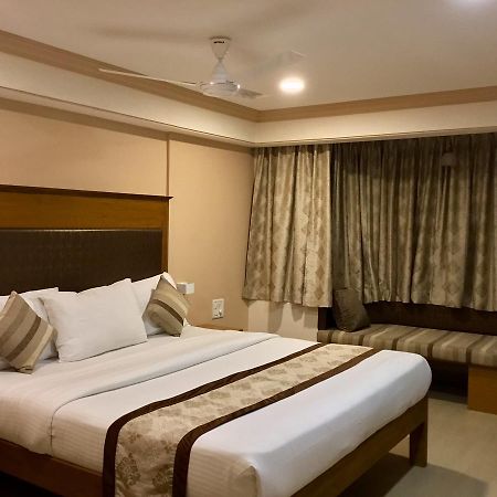 Sai Towers Hotel Puttaparthi Bagian luar foto