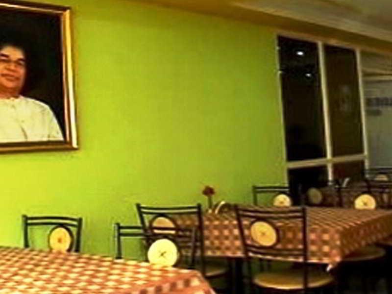 Sai Towers Hotel Puttaparthi Bagian luar foto