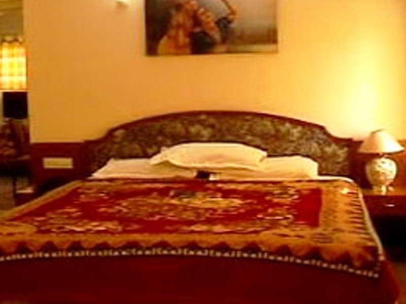Sai Towers Hotel Puttaparthi Bagian luar foto