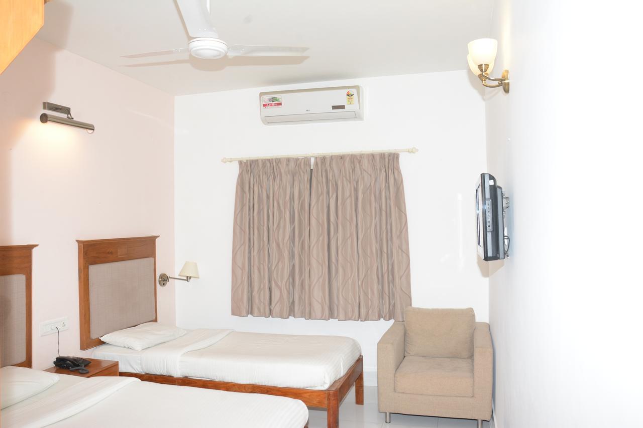 Sai Towers Hotel Puttaparthi Bagian luar foto