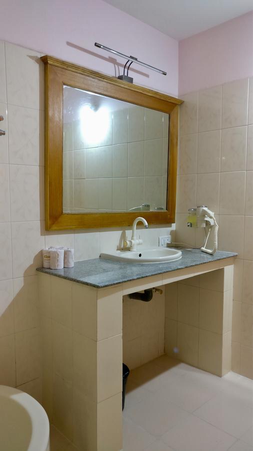 Sai Towers Hotel Puttaparthi Bagian luar foto