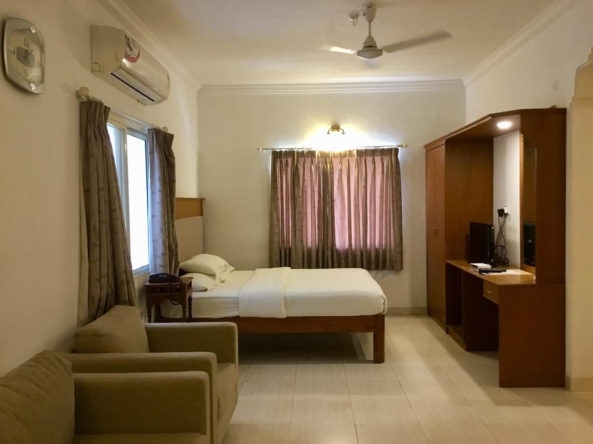 Sai Towers Hotel Puttaparthi Bagian luar foto