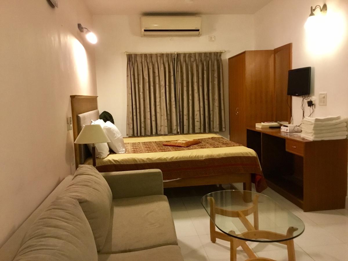 Sai Towers Hotel Puttaparthi Bagian luar foto