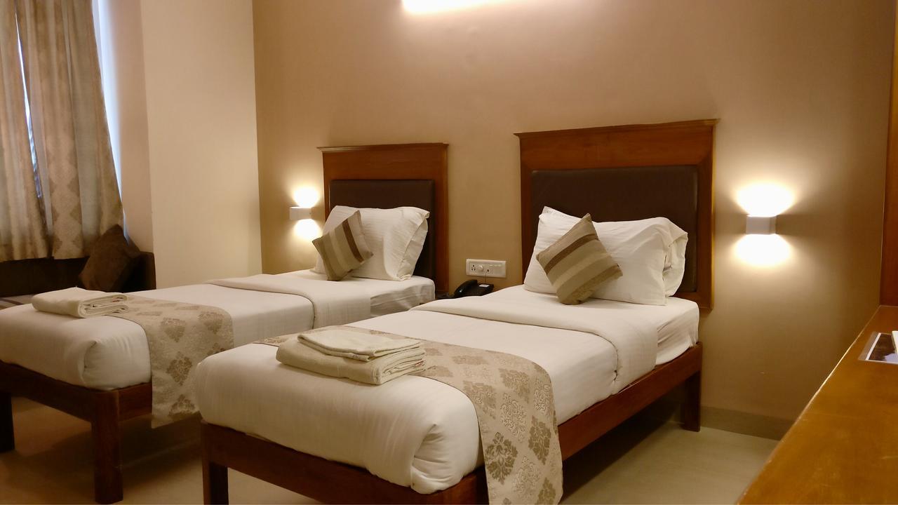 Sai Towers Hotel Puttaparthi Bagian luar foto
