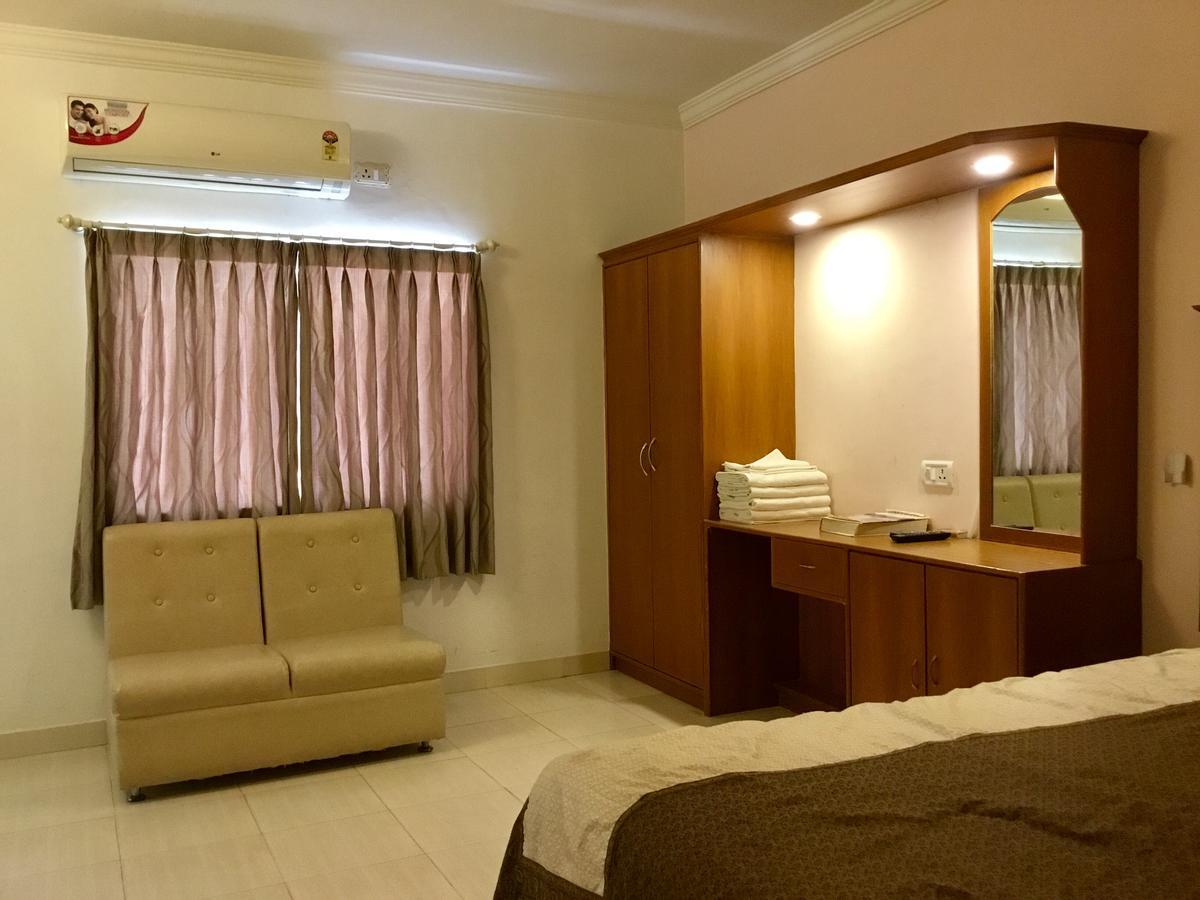 Sai Towers Hotel Puttaparthi Bagian luar foto