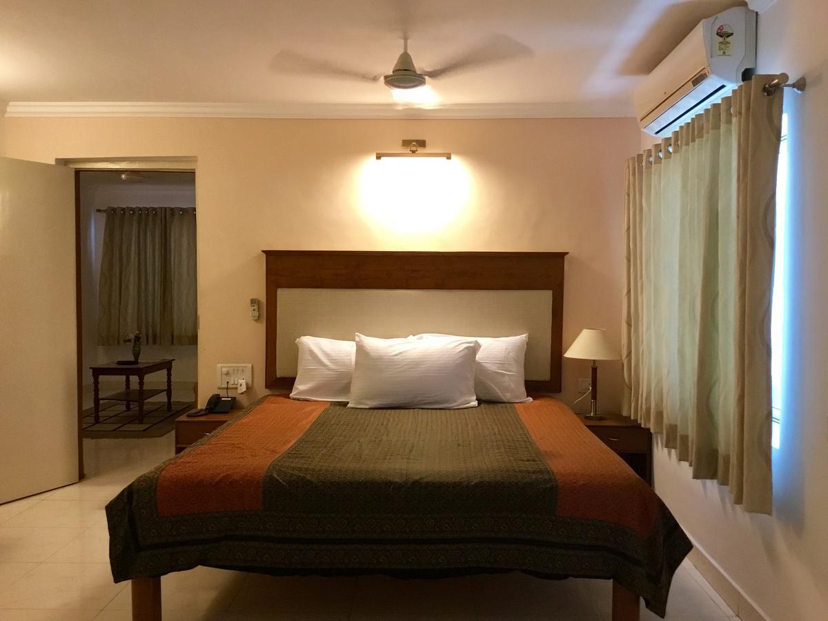 Sai Towers Hotel Puttaparthi Bagian luar foto