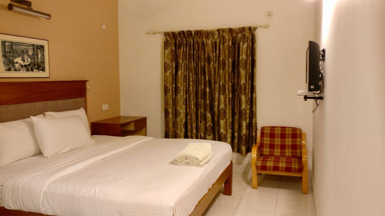 Sai Towers Hotel Puttaparthi Bagian luar foto
