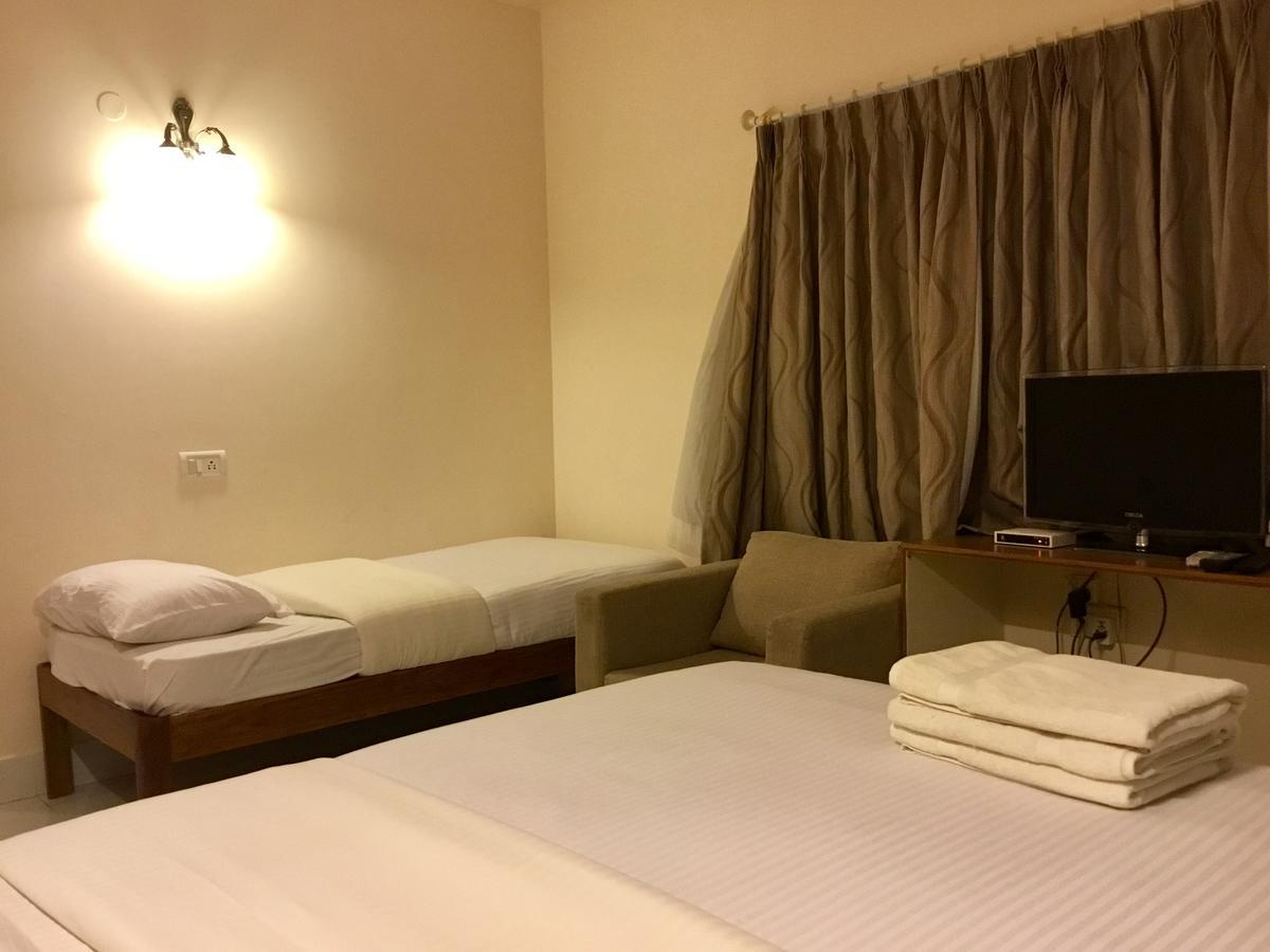 Sai Towers Hotel Puttaparthi Bagian luar foto