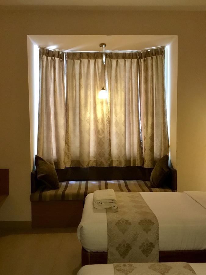 Sai Towers Hotel Puttaparthi Bagian luar foto