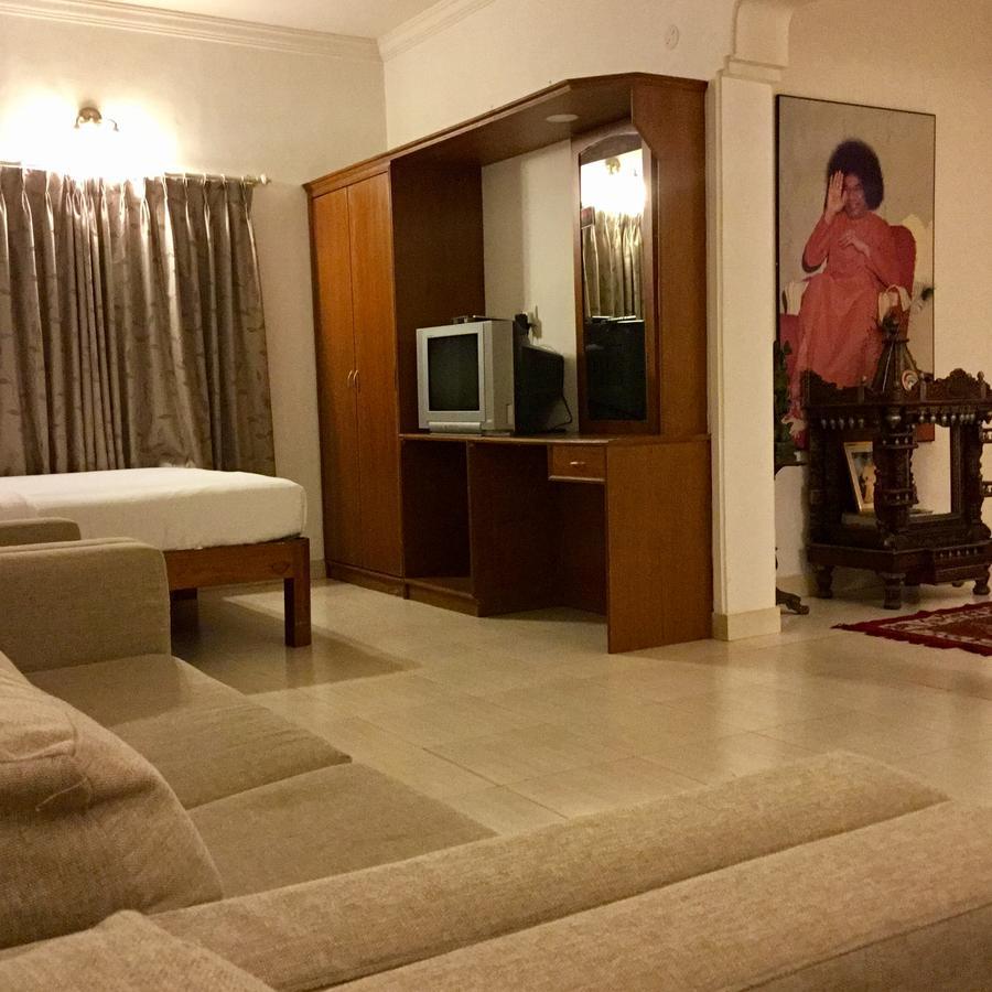 Sai Towers Hotel Puttaparthi Bagian luar foto