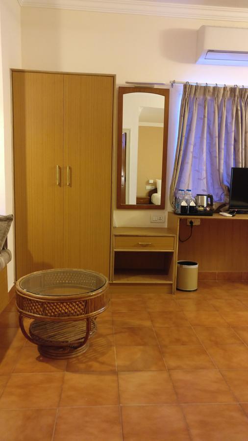 Sai Towers Hotel Puttaparthi Bagian luar foto