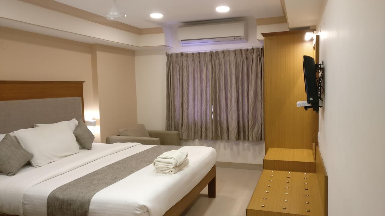 Sai Towers Hotel Puttaparthi Bagian luar foto