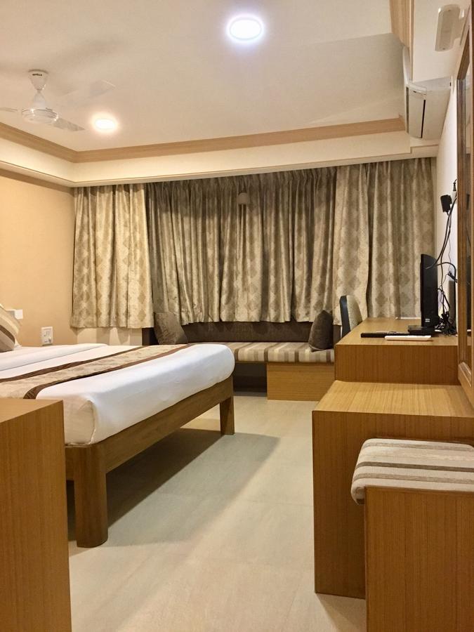 Sai Towers Hotel Puttaparthi Bagian luar foto