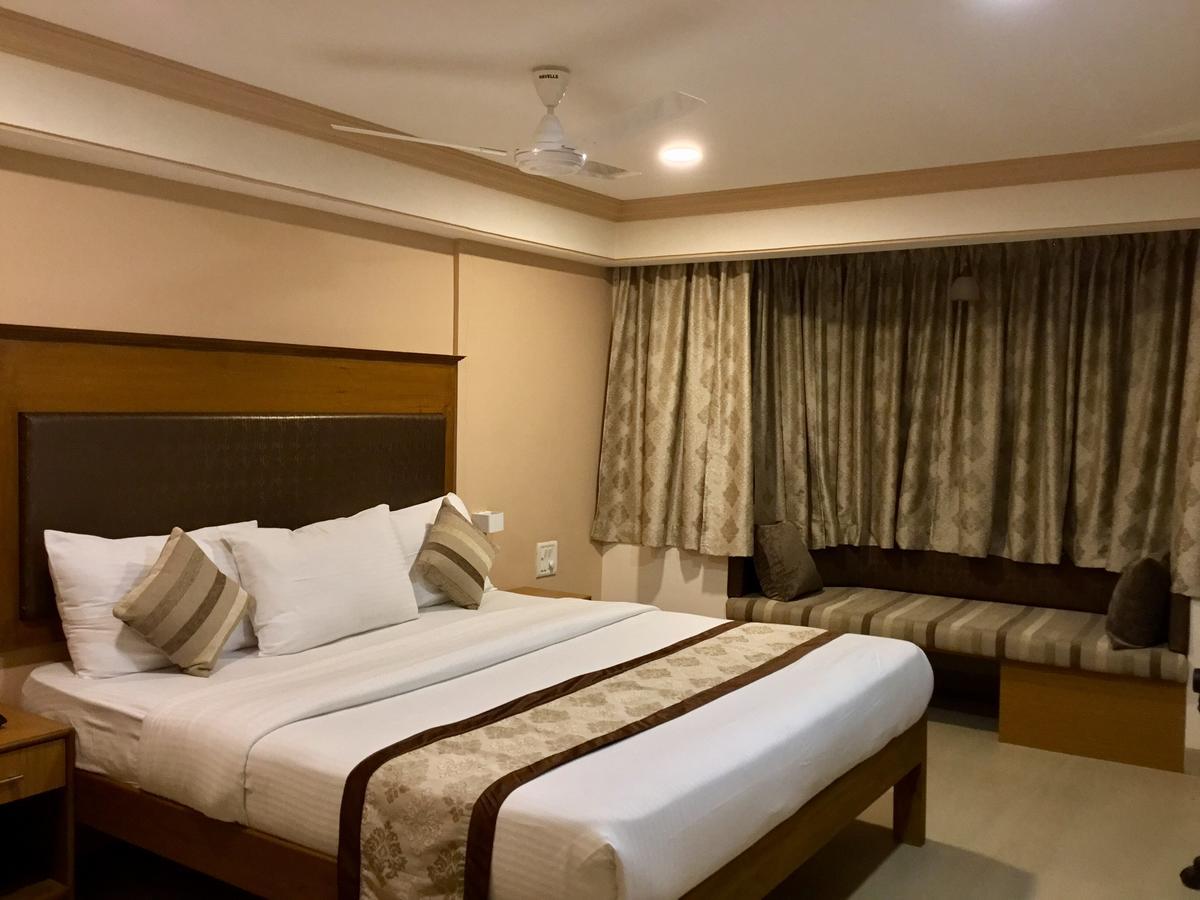 Sai Towers Hotel Puttaparthi Bagian luar foto